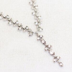 18 inch, Vintage Silver Tone Art Nouveau Rhinestones Floral Lariat Necklace - C1